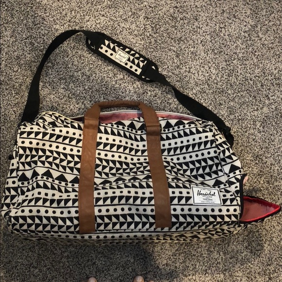 herschel novel mid volume duffle bag